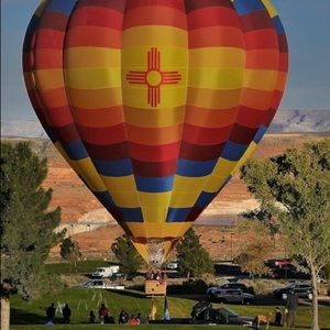 Meet your Posher, Mona