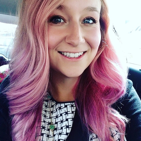 Meet your Posher, Courtney - Picture 2 of 4