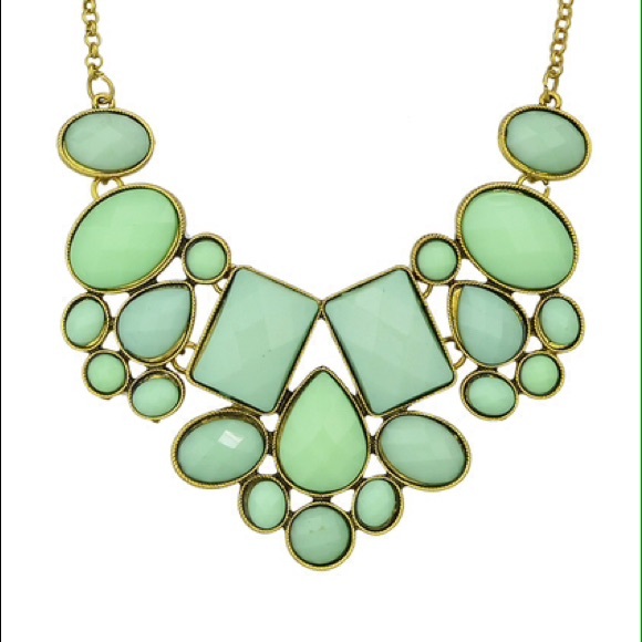 Jewelry - Emerald Statement Necklace