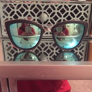 Quay my girl blue lens & black sunglasses