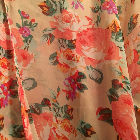 Semi sheer blouse. Forever 21 - Picture 2 of 2