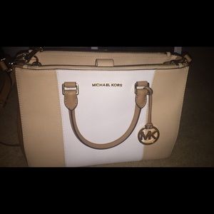 Micheal kors purse