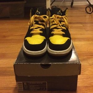 Air Jordan 1 Retro- Black/Yellow. Youth Size 6