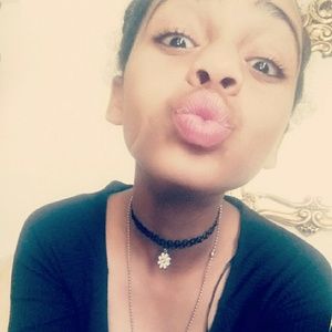 Meet your Posher, Selena