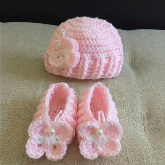 Pink Butterfly baby hat and shoe set