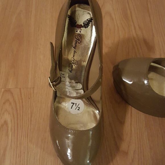 Shoes - Picture 3 of 3