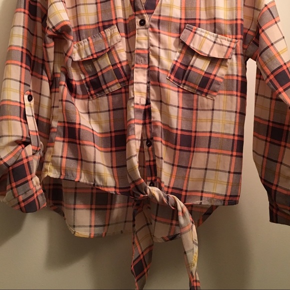 Plaid button up blouse - Picture 2 of 2