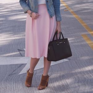 Dorothy Perkins Skirts - Light Pink Midi Skirt Size 8 Dorothy Perkins Skirts - Light Pink Midi Skirt Size 8