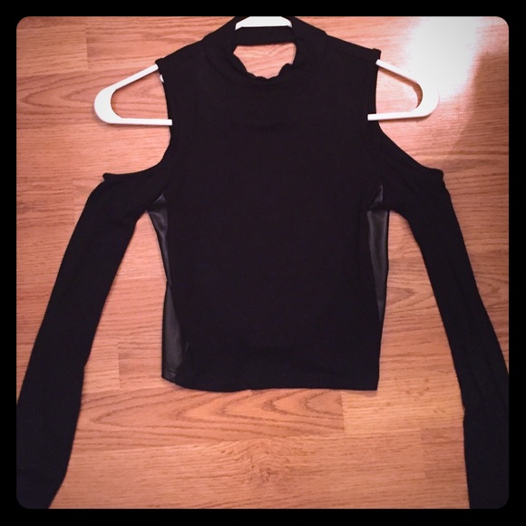 GUESS top