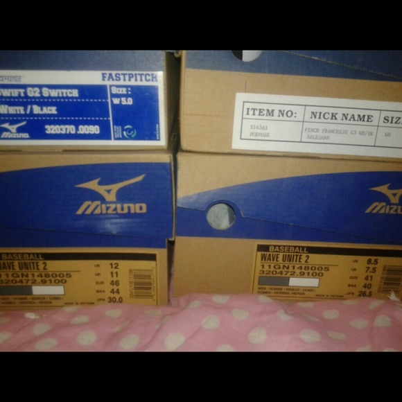 Mizuno cleats and turfs - Picture 2 of 2