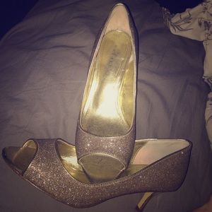 Gold heel