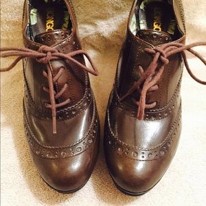 Brown Oxford heels