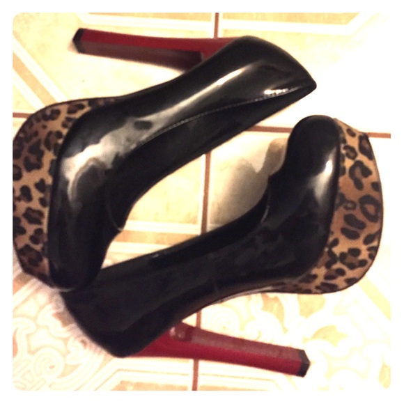 Patent Leather Two-tone Leopard pumps