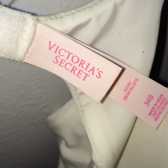 Victoria's Secret - Picture 2 of 3