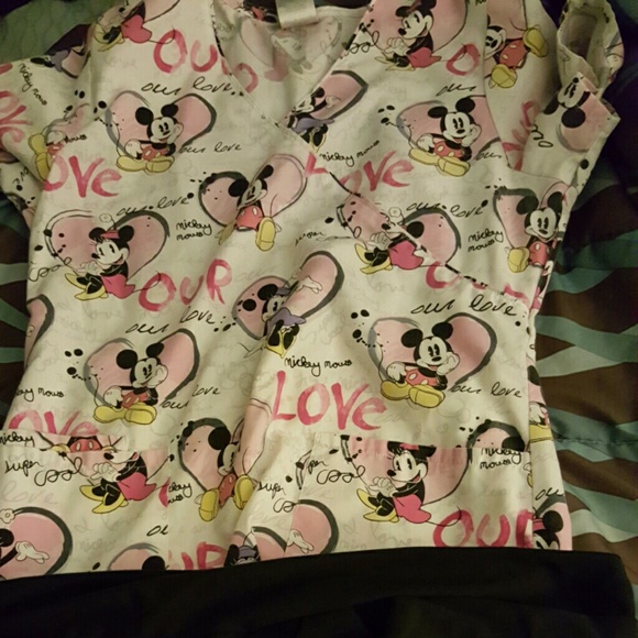 Mackey scrub set