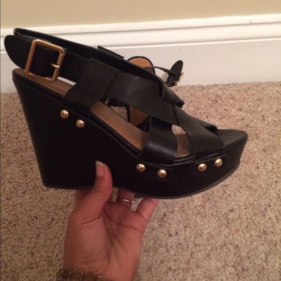 Black wedges !