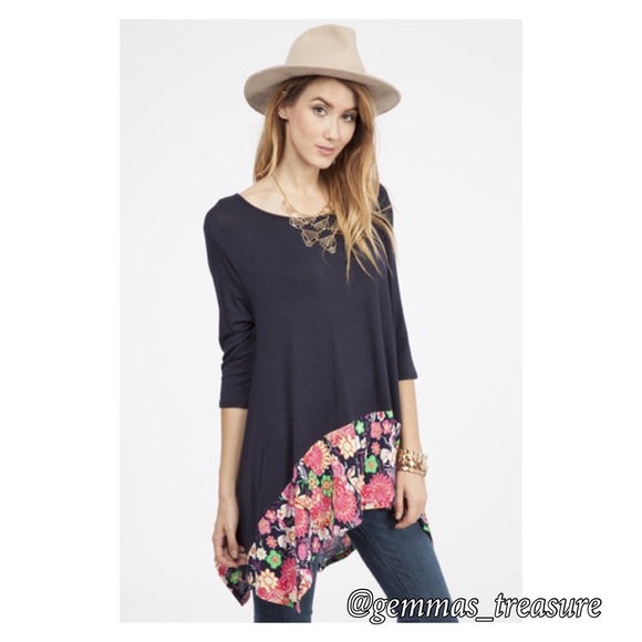 Tops - LAST ONE SALE ‼️Cool Bloom Border Print Tee
