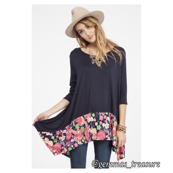 LAST ONE SALE ‼️Cool Bloom Border Print Tee - Picture 2 of 4