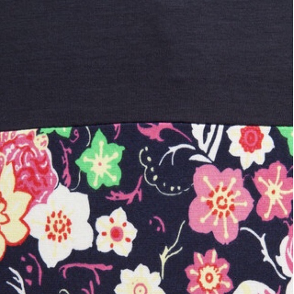 LAST ONE SALE ‼️Cool Bloom Border Print Tee - Picture 4 of 4