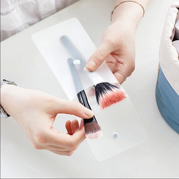 Dusty blue or deep pink travel toiletry organizer - Picture 3 of 4