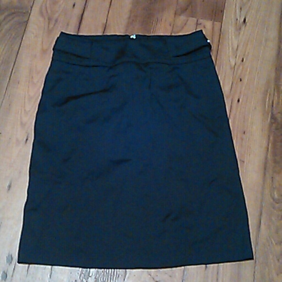 Black skirt. Front zip. Kenar. - Picture 2 of 3
