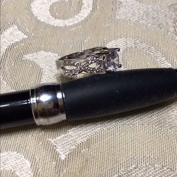 Sterling silver Infinity ring - Picture 4 of 4