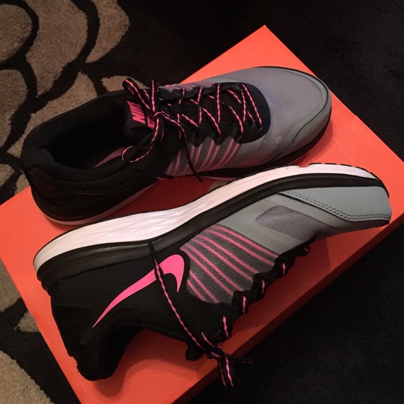 Nike Shoes - Nike dual fusion fitness shus 9w