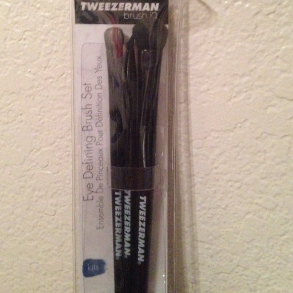 Tweezerman brush iQ