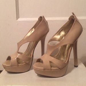 Patent nude heels. EUC