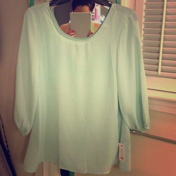 Bow back mint top