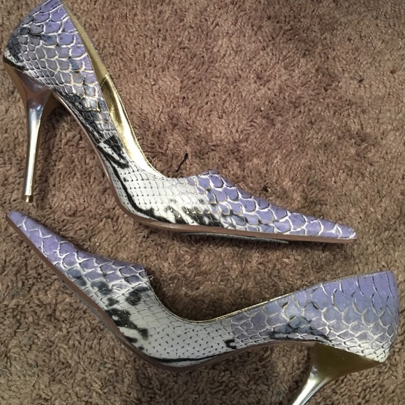 Shoes - Purple snake skin like heels