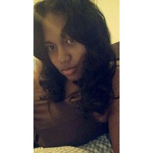 Meet your Posher, Akeia