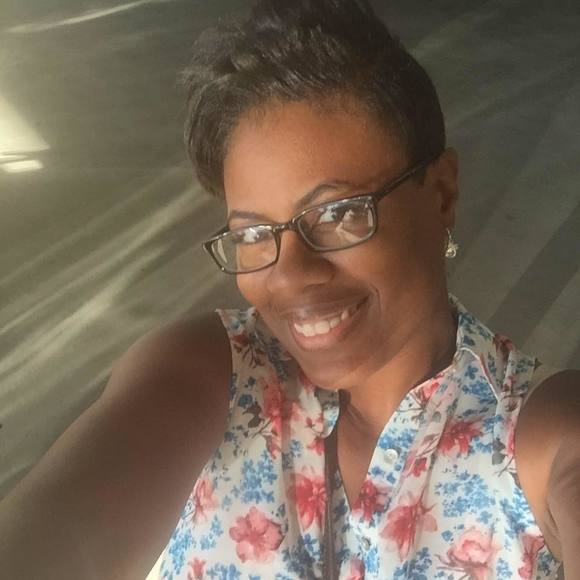 Meet your Posher, Dimple