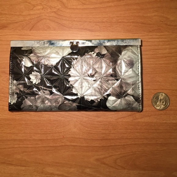 Rose textured clutch