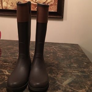 Brand new brown boots