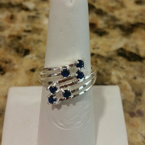 Pretty ring - Picture 3 of 3