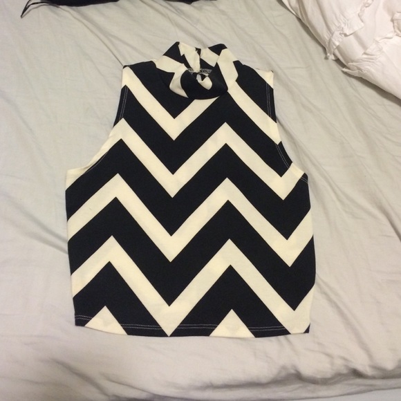 Cropped black and white shirt