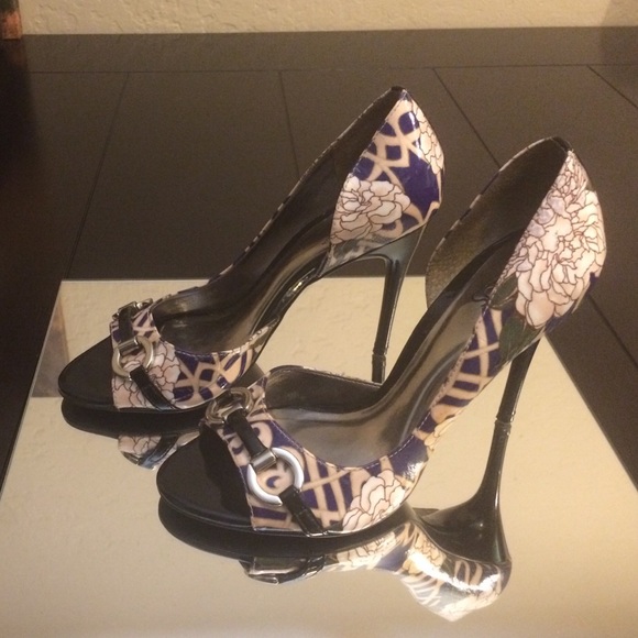 Carlos d'Orsay Pumps