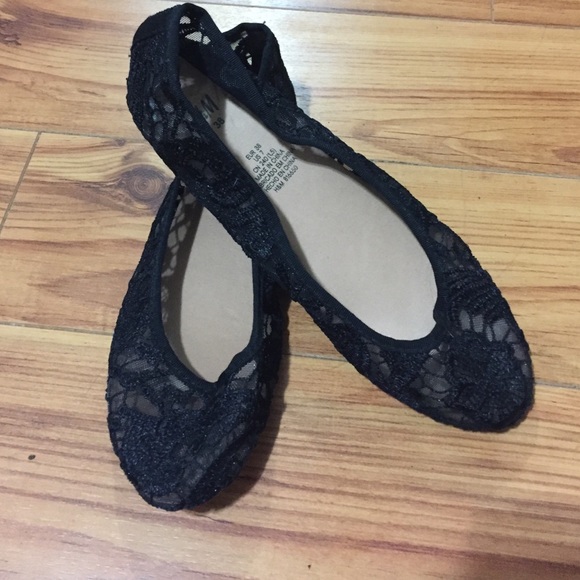 Black lace flats