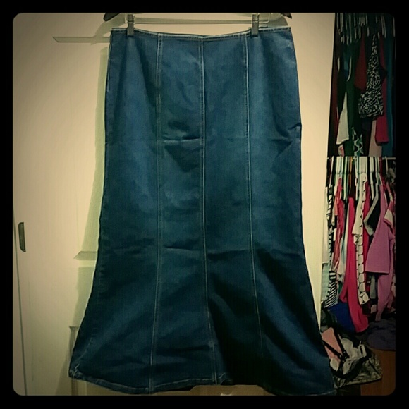 Fluted trumpet skirt