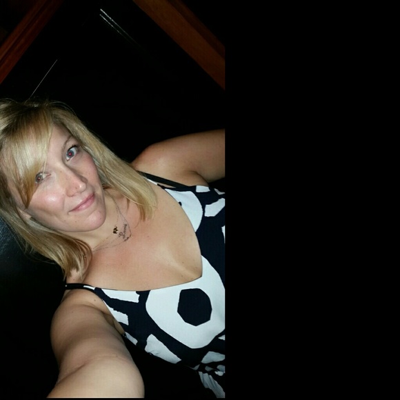 Meet your Posher, Laura - Picture 1 of 1