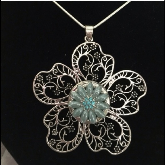 Pendant necklace