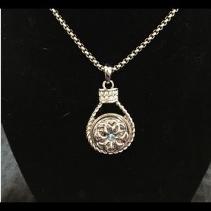 Pendant necklace