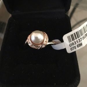 Rose gold and pearl ring