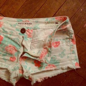 1 HOUR SALE!! **NWOT** Bullhead rose shorts!