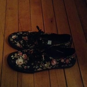 Floral Vans 🌺🌸🌷🌹