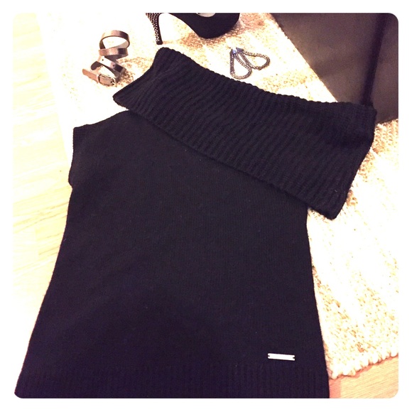 Peep Shoulder Michael Kors