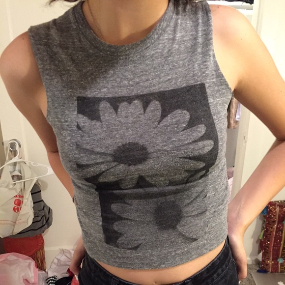 Brandy Melville grey crop top flowers - Picture 1 of 2