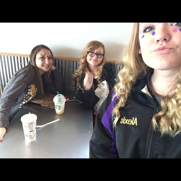 Meet your Posher, Kristne