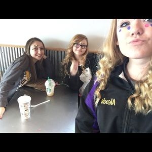 Meet your Posher, Kristne